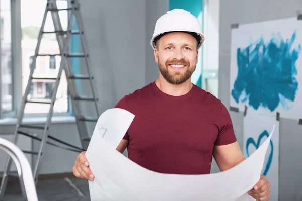 Joyful builder holding a big sketch — Stock Photo, Image