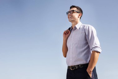 Işınlama yakışıklı kariyer adam güvenli hissediyorum