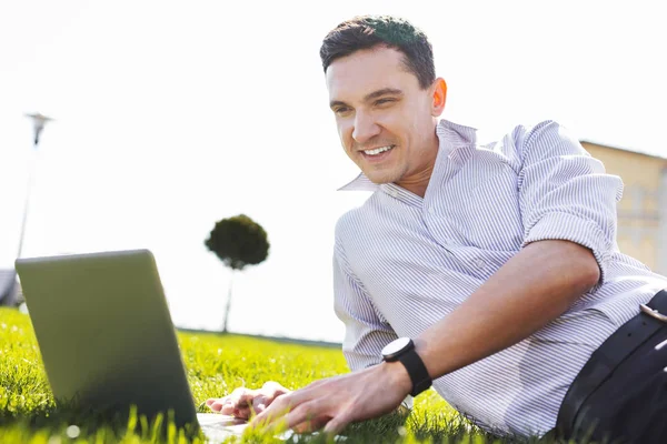 Freelance Worker Experienced Freelance Worker Completing His Tasks While Lying — Stock Photo, Image