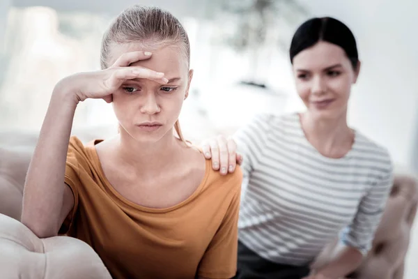 Portrait of upset girl and her mother — Stock Photo, Image