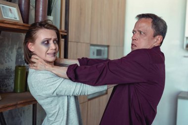 Çılgın Hırsız ceza evinde kurbanını boğmak