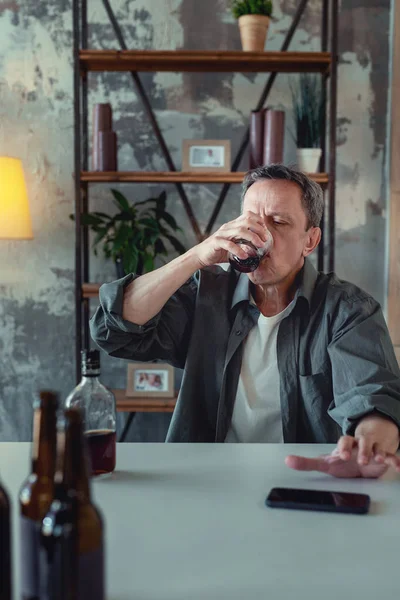 Alkollü bira şişesi sonra viski içme