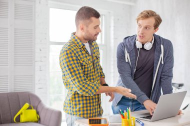 Olumlu erkek meslektaşları rapor değiştirme