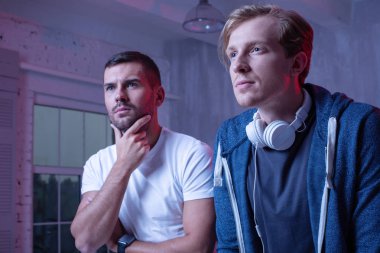 Çalışma gece meditative erkek arkadaşları