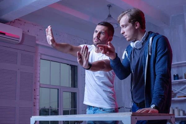 Görüntü büyütme ciddi erkek arkadaşları