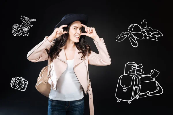 Cheerful tourist taking photos while travelling — Stock Photo, Image