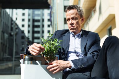 Yaşlı adam projesinden sonra taburcu Kederli hissediyorum