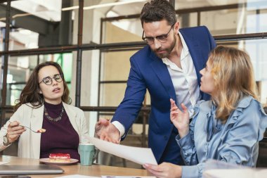 Meditatif üç meslektaşları fikirleri uygulama