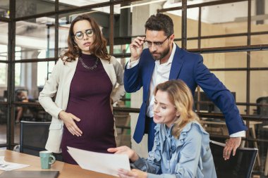 Tomurcuklanma üç meslektaşları savunarak