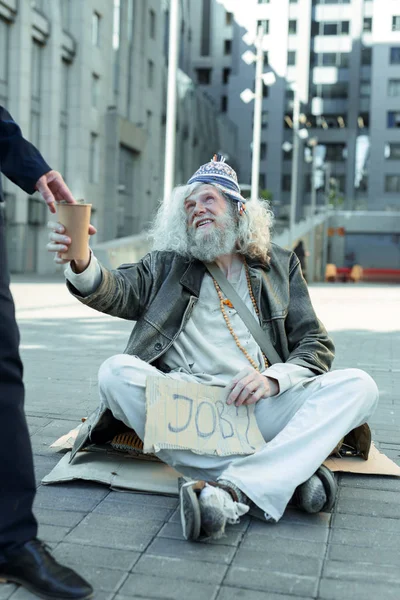 Homeless vagrant searching for any job — Stock Photo, Image