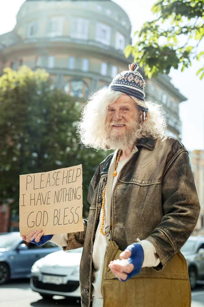 Evsiz eski kahverengi deri ceket