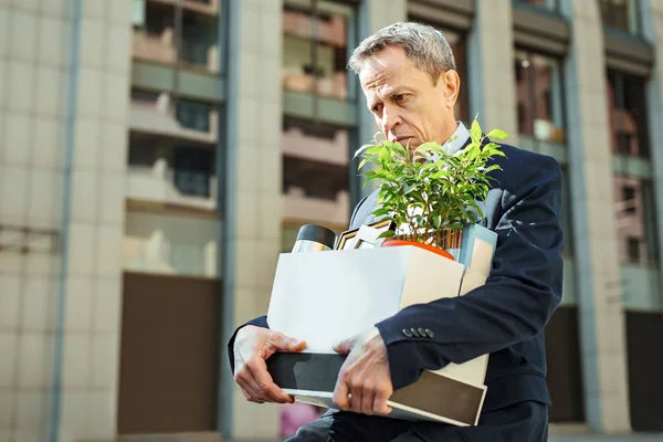 Fired man feeling lost taking his personal things home — Stock Photo, Image