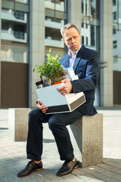 Beyaz yakalı ofis çalışanı işten sonra kayıp hissi