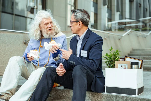 Sadece sandviç yeme bardaklarda Ofis Yöneticisi ateş