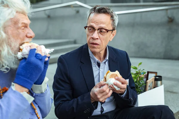 Sadece son derece depresif duygu adam ateş