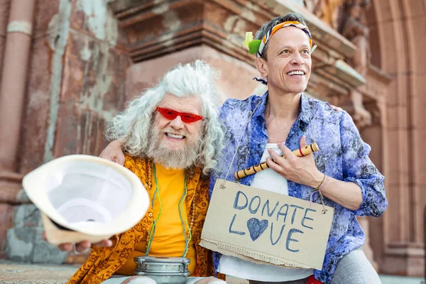 Memnun hippiler sonra sokak müzik neşeli hissediyorum