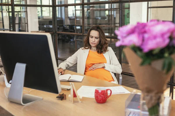 Endişe hamile CEO'su duygu rahatsızlık