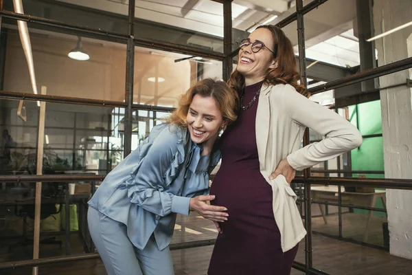 Cheerful colleague congratulating pregnant woman — Stock Photo, Image