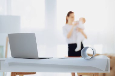 Ön plan üzerinde olmak modern bilgisayar yakın çekim