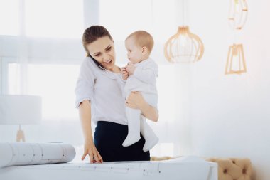 Neşeli işkadını proje planını analiz