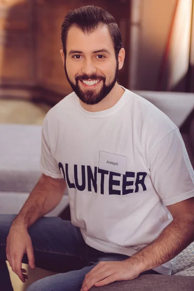 Portrait of handsome man that watching you — Stock Photo, Image