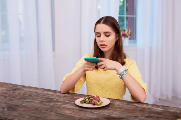 Concentrated teen blogger taking photo — Stock Photo, Image