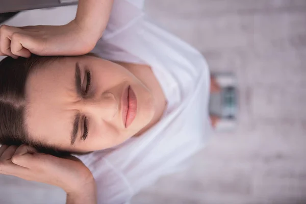 Displeased teen girl disappointing with weight — Stock Photo, Image