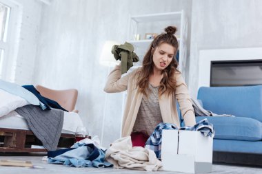 Duygusal kadın boşandıktan sonra histerik duygu