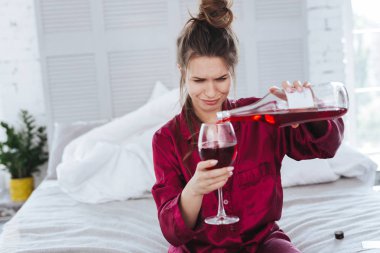 Büyük aile sorunları sonra depresyon muzdarip kadın