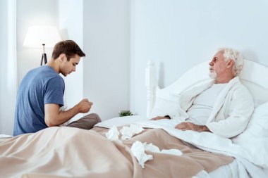 Komuta sizde hemşirelik çekici adam
