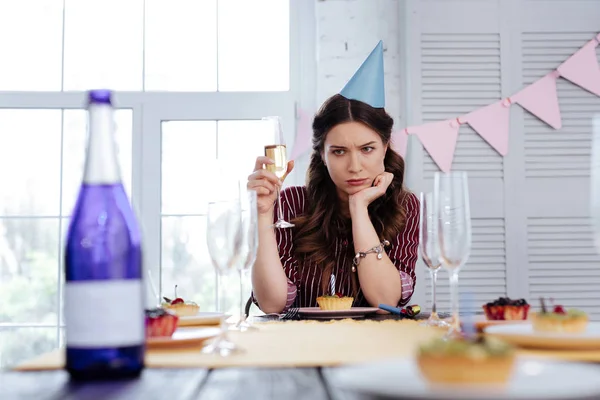 Dark-haired woman feeling mindful while drinking champagne — Stock Photo, Image