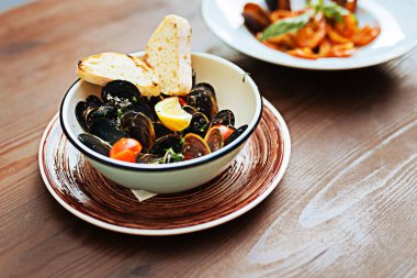 Seçici odak iştah açıcı deniz ürünleri yemek