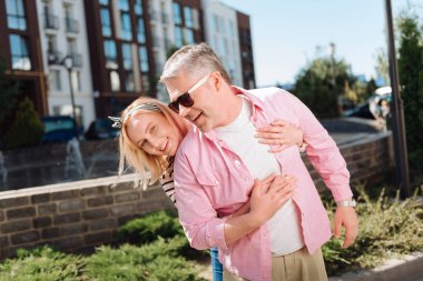 Kocası duran güzel hoş kadın