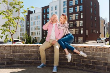 Pozitif güzel kadının sevgilisi ile