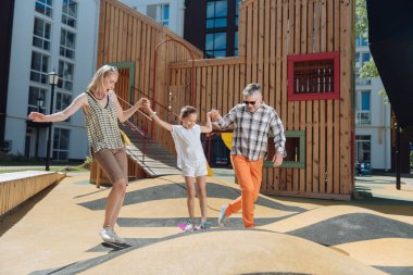 Mutluluk iyi aile birlikte eğleniyor