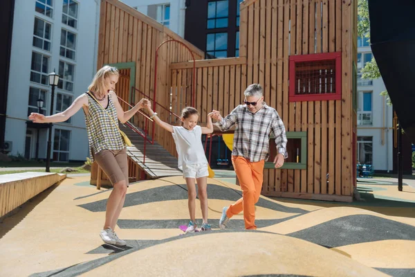 Mutluluk iyi aile birlikte eğleniyor