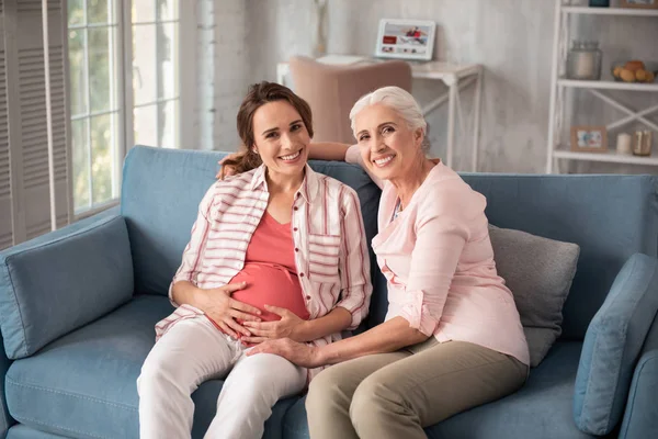 Işınlama Kadın Doğum bekliyor kızıyla birlikte tartışıyor