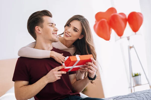 Joyful brunette spending time with his girl — Stock Photo, Image