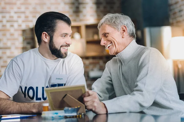 Smiling men looking at each other — Stock Photo, Image