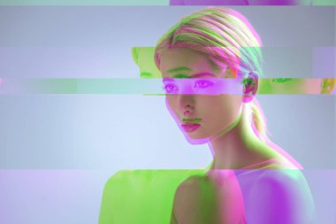 Süre oturan ve mesafe içine arıyorum ciddi seyir genç kız