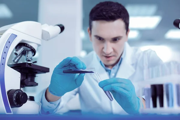 Serious handsome biologist working with a new vaccine — Stock Photo, Image