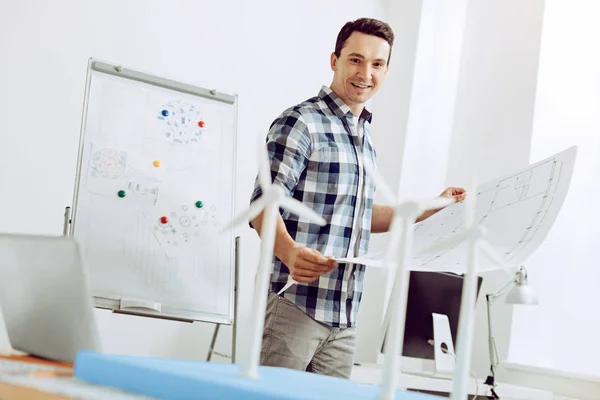Happy engineer being proud of his amazing invention — Stock Photo, Image