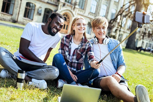 College vrienden selfie tezamen — Stockfoto