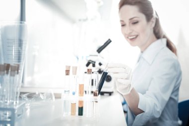 Tüp analiz için atılıyor