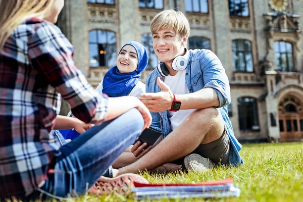 Positive minded young people chatting outdoors — Stock Photo, Image