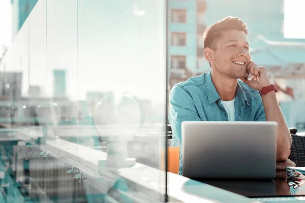 Hombre de ensueño hablando con su amigo — Foto de Stock