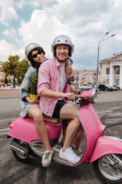 Hevesli enerjik çift bitki satın alma