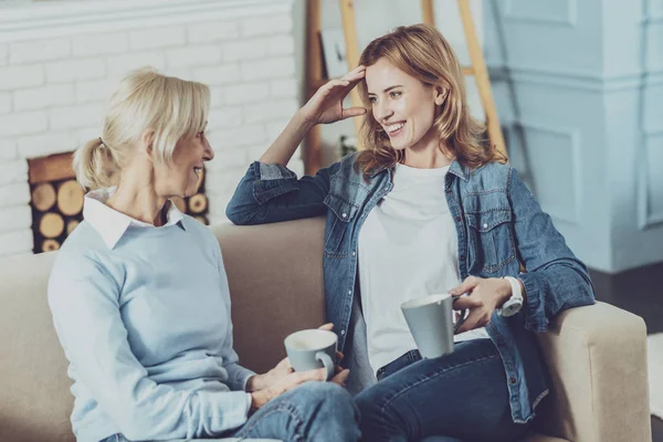 Friendly females drinking tea at home — Stock Photo, Image