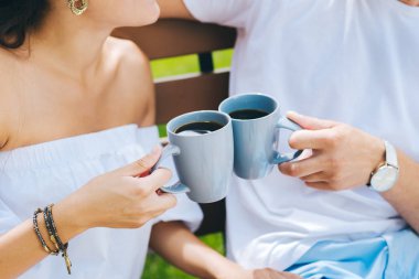 Mavi kupa çay ile yakın çekim