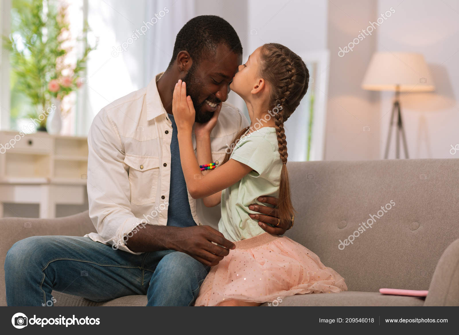 Семейная фотосессия с беременной мамой. Девочка с родителями. Фильмы папа и дочь любовь. Соблазны для ребенка. Папа с девочкой подростком.